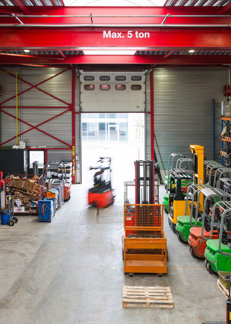 55119-blurred-view-of-worker-using-machinery-in-wa-WVKEHQD Forklift Fleet Management
